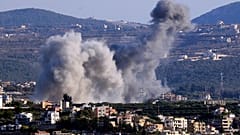 Καπνοί από αεροπορικό βομβαρδισμό στον νότιο Λίβανο