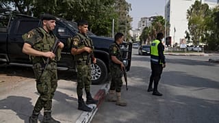 قوات الأمن الفلسطينية المنتشرة في مدينة جنين تتمركز على مفترق رئيسي في مدينة جنين بالضفة الغربية المحتلة، الأحد، 13 أغسطس 2023