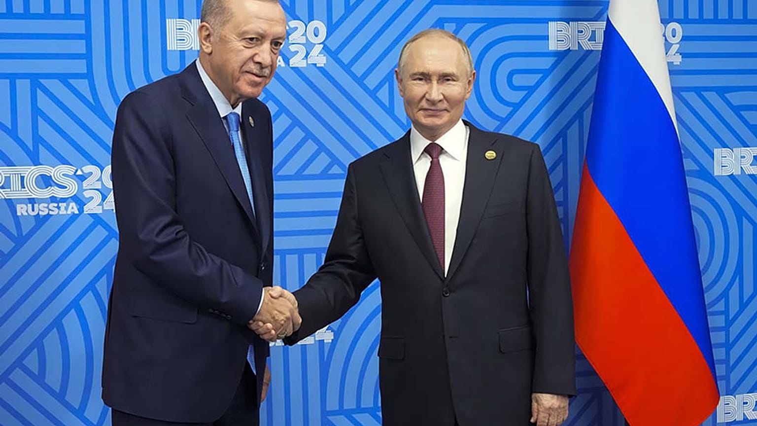 الرئيس الروسي فلاديمير بوتين، يلتقي مع الرئيس التركي رجب طيب أردوغان على هامش قمة بريكس في قازان، روسيا، الأربعاء، 23 أكتوبر/تشرين الأول 2024. 