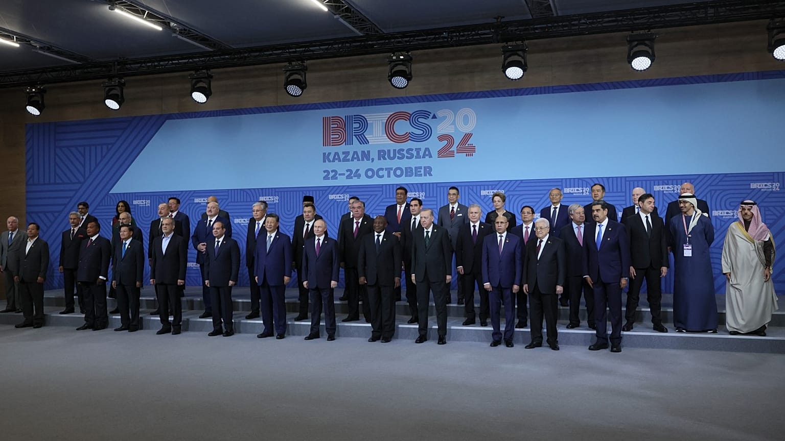 BRICS zirvesine katılan liderler 'aile' pozu veriyor, 24 Ekim 2024