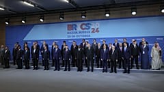 BRICS zirvesine katılan liderler 'aile' pozu veriyor, 24 Ekim 2024