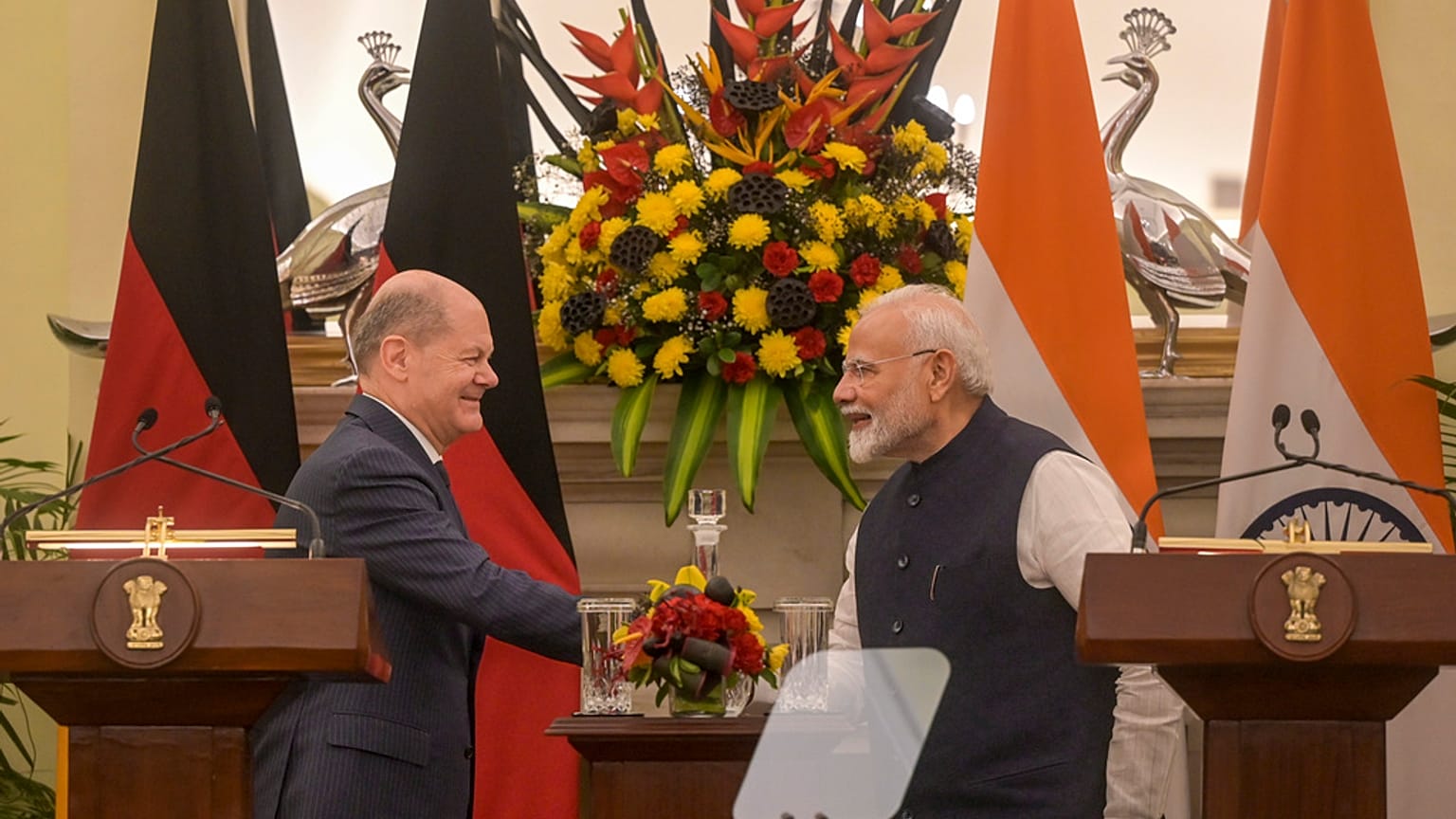 Scholz und Modi haben Vereinbarungen über eine verstärkte Zusammenarbeit zwischen Deutschland und Indien unterzeichnet. 