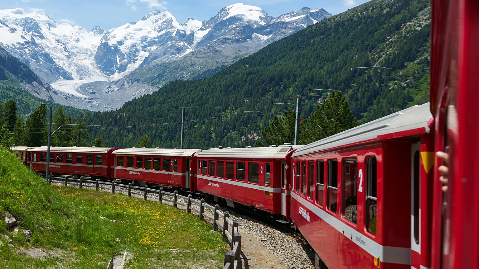 Suiza tiene uno de los mejores sistemas ferroviarios del planeta, con excelentes panorámicas a los Alpes.