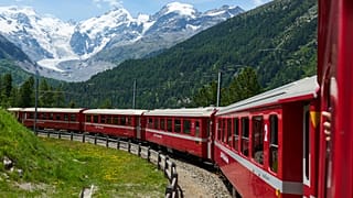 Suiza tiene uno de los mejores sistemas ferroviarios del planeta, con excelentes panorámicas a los Alpes.