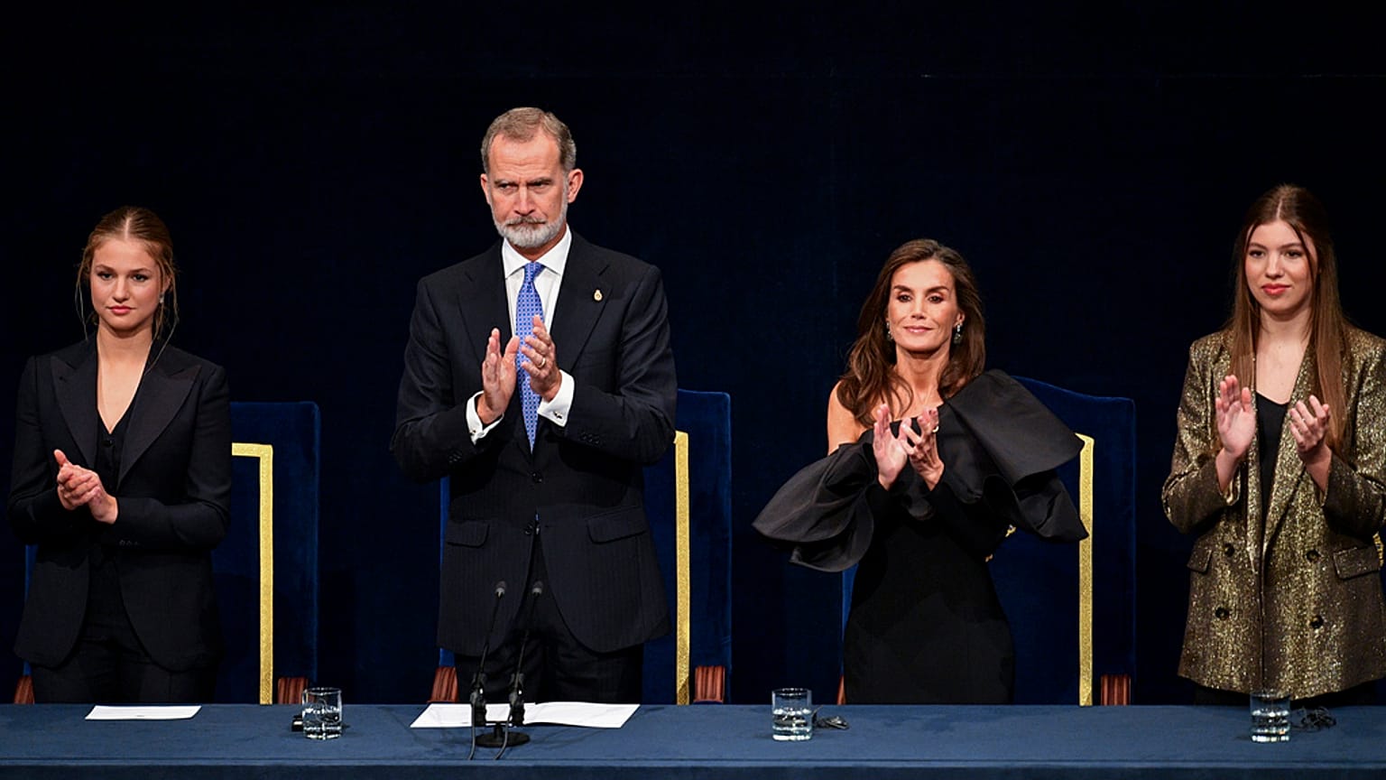 Die königliche Familie während der Preisverleihung an die Prinzessin von Asturien. 