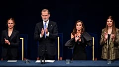 Die königliche Familie während der Preisverleihung an die Prinzessin von Asturien. 