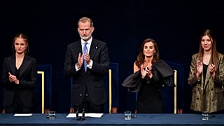 Η βασιλική οικογένεια κατά τη διάρκεια της τελετής απονομής των βραβείων της πριγκίπισσας της Αστούριας. 