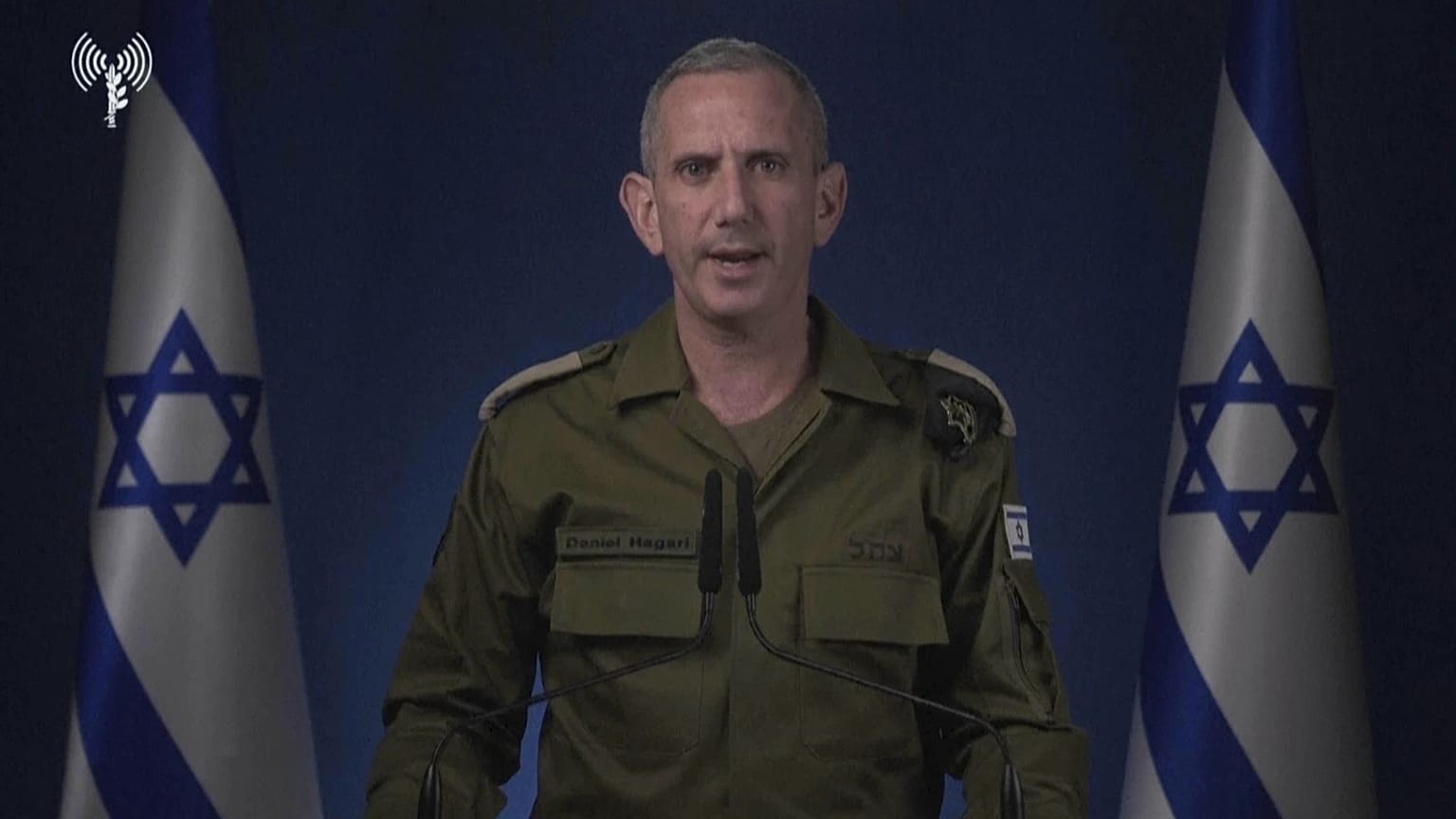 İsrail ordusunun yayınladığı videoda, İsrail Savunma Kuvvetleri (IDF) sözcüsü Daniel Hagari, İran'a yönelik misillemenin ayrıntılarını aktarıyor
