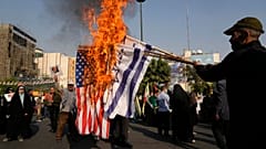 سوزاندن پرچم اسرائيل و آمریکا در تهران