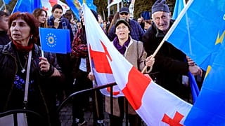 A Grúz Álom kormánypárt támogatói egy kampányrendezvényen