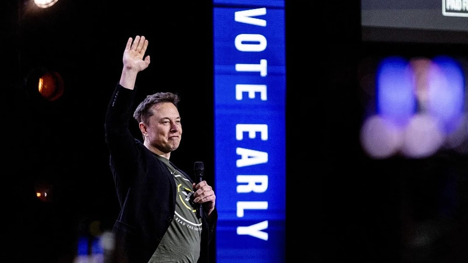 Elon Musk, 19 Ekim 2024 Cumartesi günü Pensilvanta, Harrisburg'da konuşuyor
