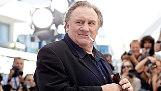 L'acteur français Gérard Depardieu pose pour les photographes lors d'une séance de photos pour le film 'Valley of Love', au 68ème festival de Cannes, 2015.