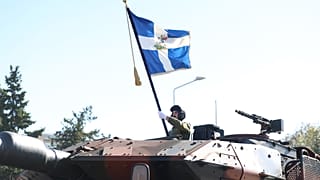 	Άρματα μάχης παρελαύνουν κατά τη διάρκεια της στρατιωτικής παρέλασης για την επέτειο της 28ης Οκτωβρίου 1940, στη λεωφόρο Μεγάλου Αλεξάνδρου, στη Θεσσαλονίκη