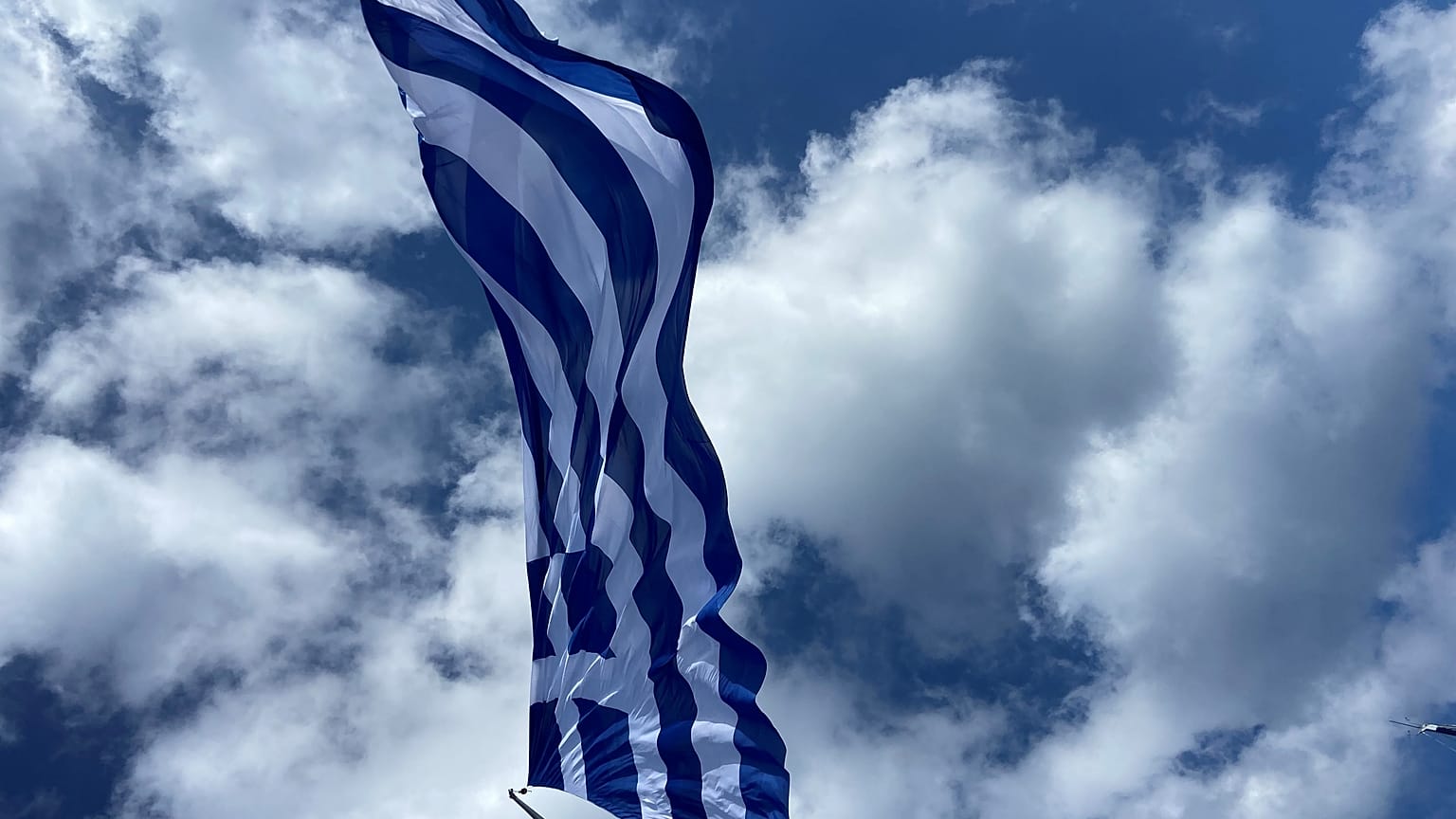 Γιγαντιαία σημαία στο Ηράκλειο