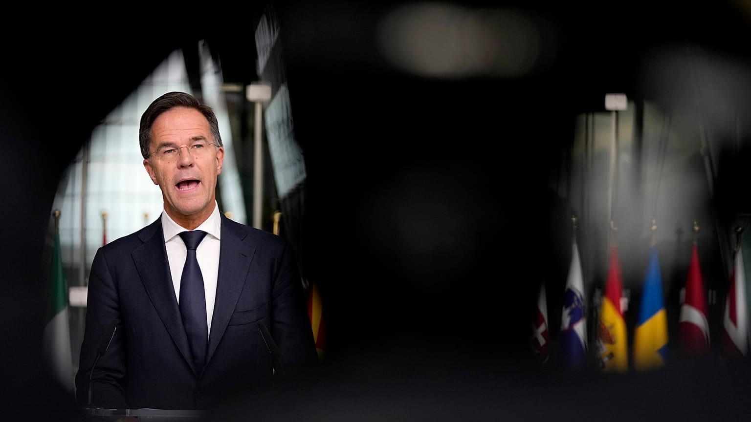 NATO Genel Sekreteri Mark Rutte, Brüksel'deki NATO karargahında konuşuyor, 28 Ekim 2024