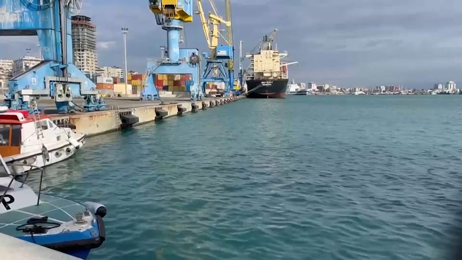 Судну не  дали зайти в порт