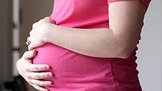 Egy terhes nő Dallasban 2023.05.18-án – képünk illusztráció
