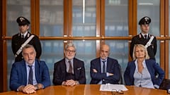 Magistrats du parquet de Milan lors d'une conférence de presse après les premières arrestations dans le cadre du scandale des données sensibles volées en Italie (26 octobre 2024)