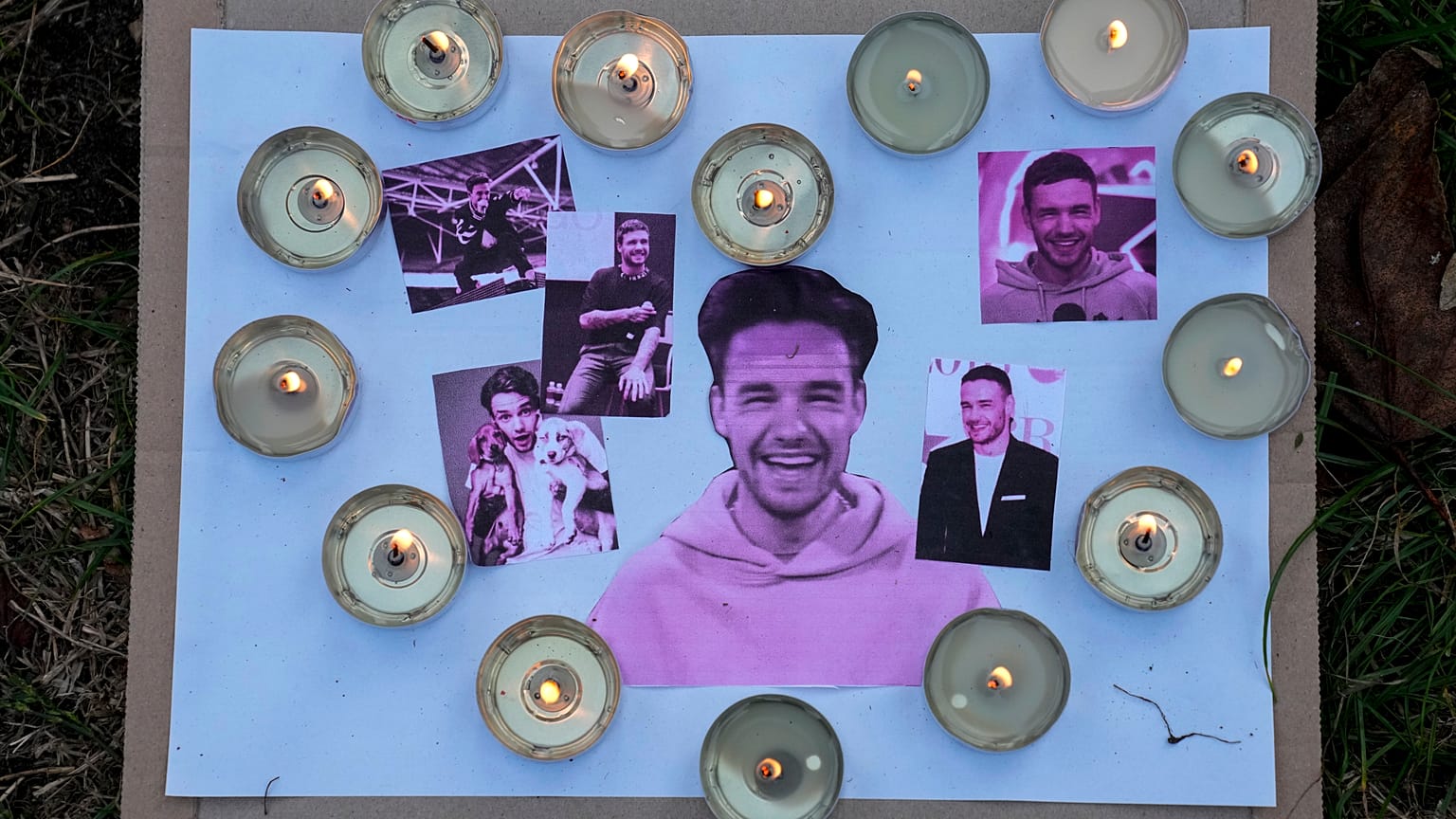 Tres personas imputadas en relación con la muerte de Liam Payne - En la foto: Fotos y velas colocadas mientras los fans se reúnen para rendir homenaje a Payne. 