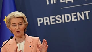 Avrupa Birliği Komisyonu Başkanı Ursula von der Leyen, Sırbistan Cumhurbaşkanı Aleksandar Vucic ile Belgrad'da açıklamalarda bulunuyor, 25 Ekim 2024
