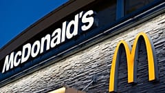 Ein Schild an einem McDonald's-Restaurant ist am 29. April 2024 in Albany, Ore, zu sehen.