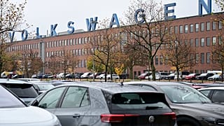 Kassel, Baunatal, Almanya'daki Volkswagen fabrikası, 29 Ekim 2024, Salı.