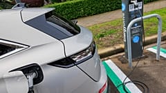 Une borne de recharge publique pour véhicules électriques à Bruxelles, en Belgique.