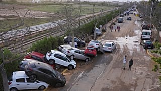 auto trascinate dall'acqua a Valencia