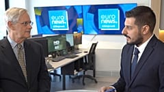 Ο δημοσιογράφος του euronews Γιώργος Δημητρόπουλος και ο επιεκφαλής των Democrats Abroad Greece Μπρέιντ Κίσλινγκ