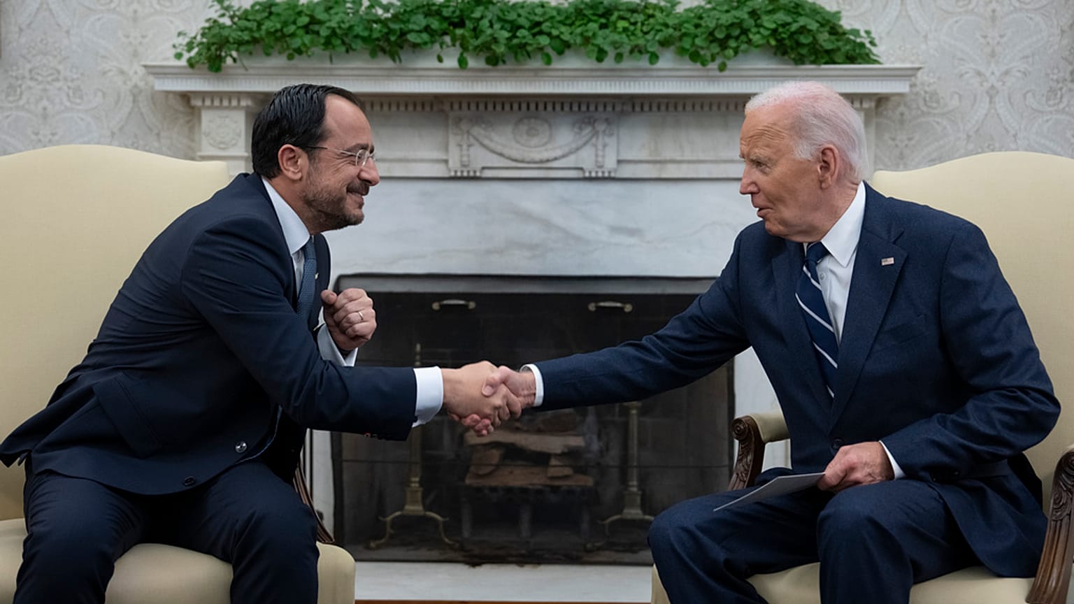 Kıbrıs (Güney Kıbrıs) Cumhurbaşkanı Nikos Christodoulides (solda) ile ABD Başkanı Joe Biden Beyaz Saray'da görüştü.
