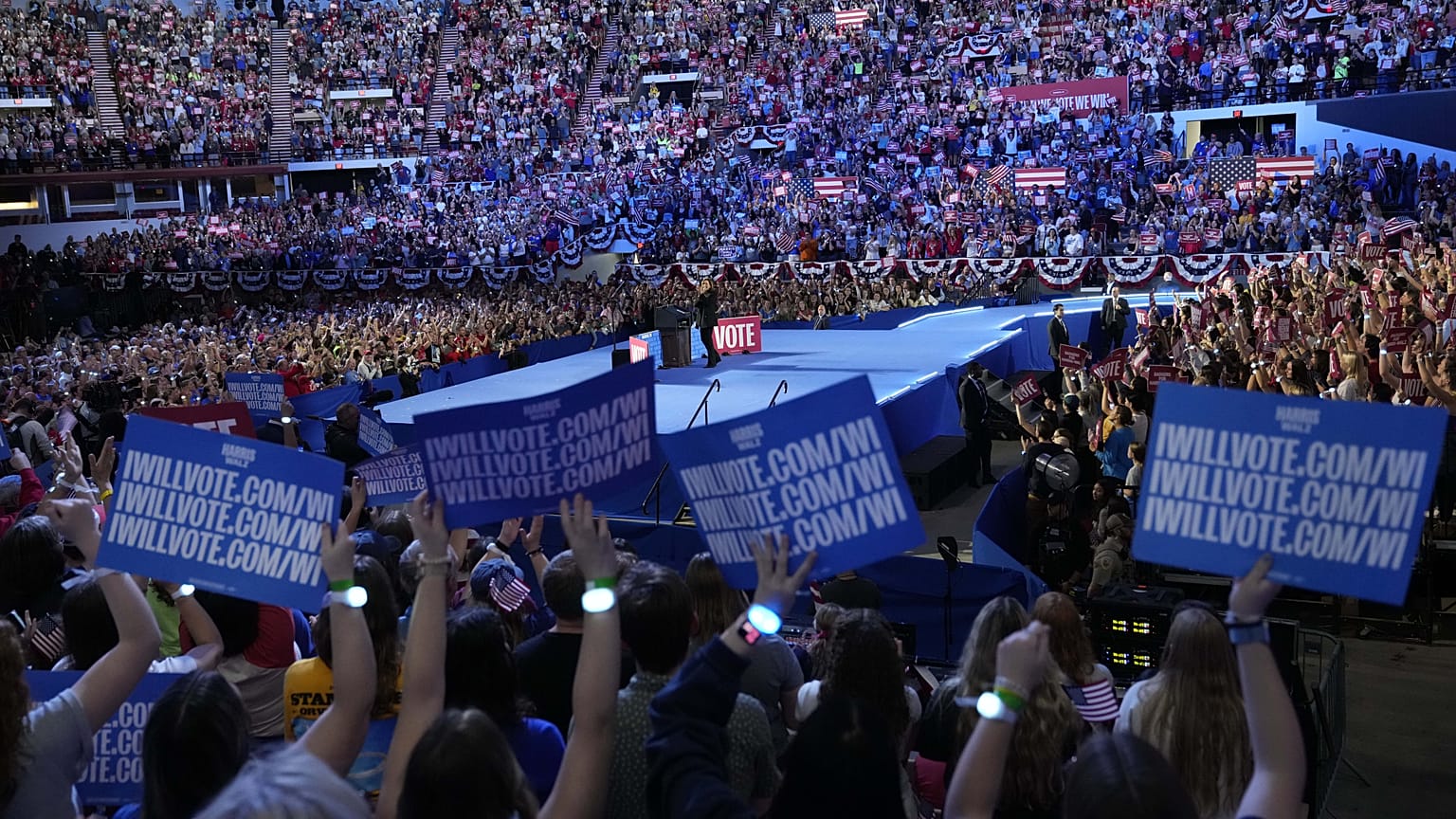La candidate démocrate Kamala Harris s'exprime lors d'un meeting de campagne à l'Alliant Energy Center de Madison (Wisconsin), le mercredi 30 octobre 2024.
