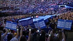 La candidate démocrate Kamala Harris s'exprime lors d'un meeting de campagne à l'Alliant Energy Center de Madison (Wisconsin), le mercredi 30 octobre 2024.