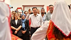 Esenyurt Belediye Başkanı Ahmet Özer (ortada)