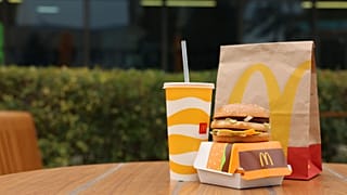 US Authorities said they have identified the source of the E. coli outbreak as the number of cases is rising from customers of McDonald's restaurants. 