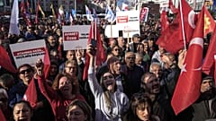 Protest gegen die Verhaftung und Amtsenthebung eines CHP-Bürgermeisters wegen angeblicher Verbindungen zu einer verbotenen kurdischen militanten Gruppe, 31. Oktober 2024