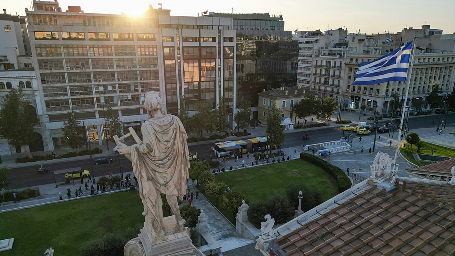 Στην Ελλάδα σχεδόν το ένα τρίτο του πληθυσμού που κατοικεί σε πόλεις δυσκολεύεται να ανταπεξέλθει στα έξοδα στέγασης. 