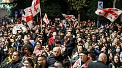 Göstericiler, Gürcistan'ın Tiflis kentinde seçim sonuçlarını protesto etmek için toplandı / 28 Ekim 2024 Pazartesi