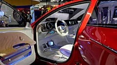 Um automóvel Mercedes-Benz Concept CLA Class é apresentado no stand da Mercedes-Benz durante a feira tecnológica CES, quarta-feira, 10 de janeiro de 2024, em Las Vegas. 