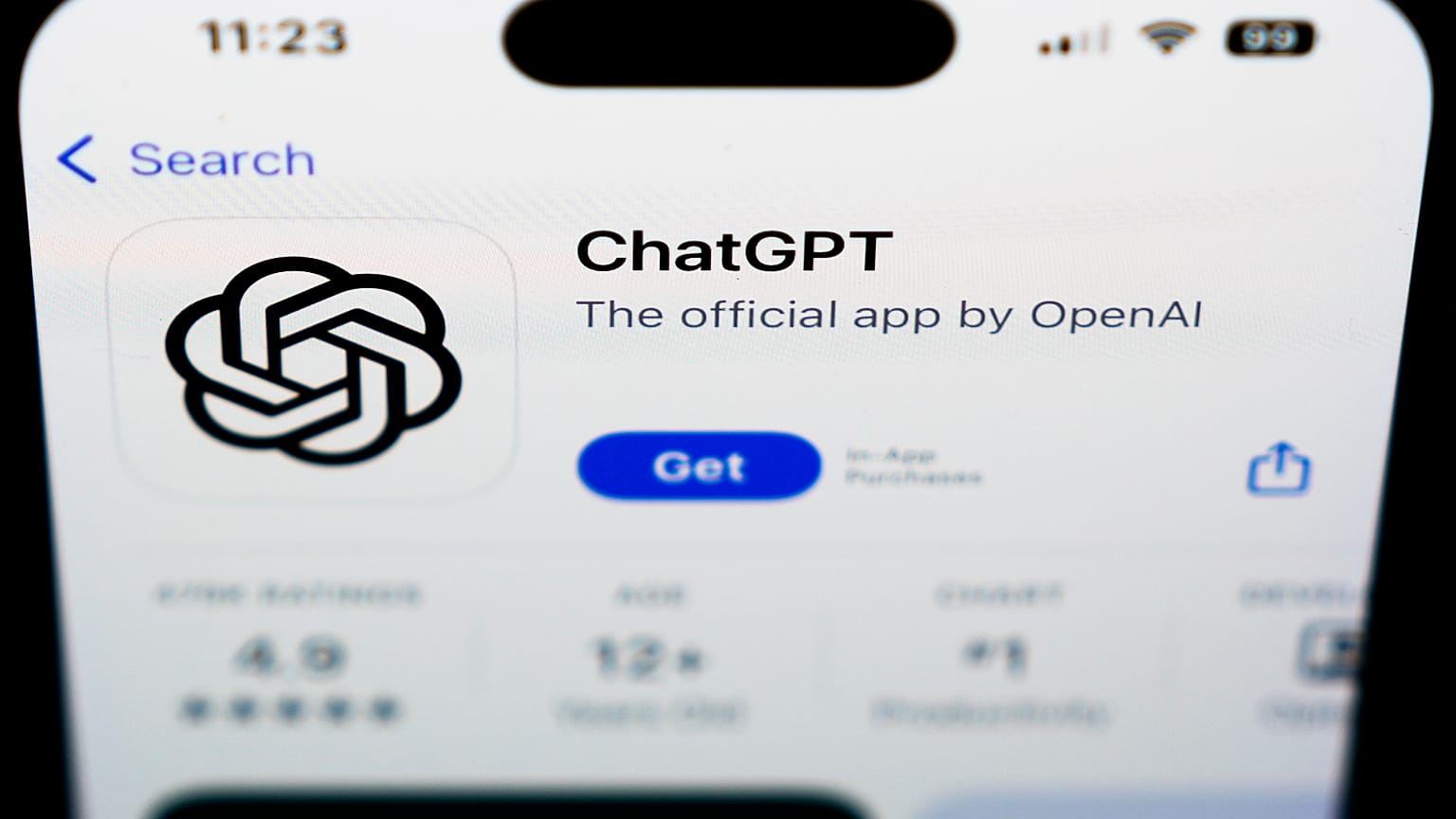 Bu fotoğrafta, bir telefonun mağazasında ChatGPT uygulaması görülüyor, 6 Aralık 2023