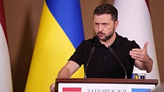 الرئيس الأوكراني فولوديمير زيلينسكي يتحدث خلال مؤتمر صحفي مشترك مع رئيس الوزراء الهولندي ديك شوف في زابوريزهيا، أوكرانيا، الاثنين 2 سبتمبر 2024.