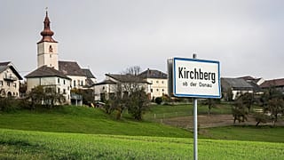 A felső-ausztriai Kirchberg ob der Donau falu, melynek környékén a rendőrség két agyonlőtt férfi holttestét találta meg 2024. október 28-án.