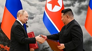 Le président russe Vladimir Poutine et le dirigeant nord-coréen Kim Jong-un lors de leur rencontre à Pyongyang, le 19 juin 2024.