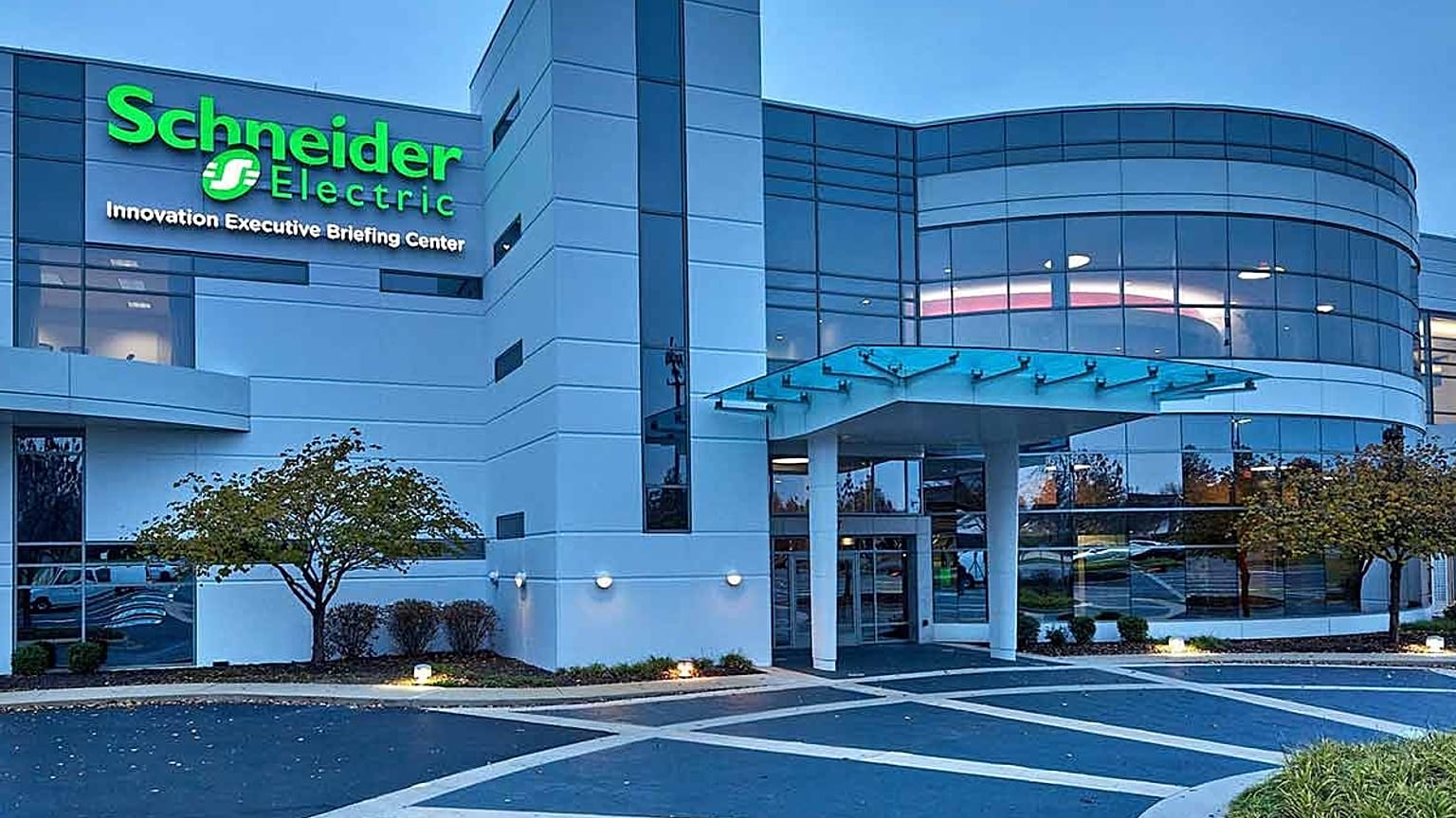 Bu fotoğrafta Schneider Electric şirketinin merkezi görülüyor
