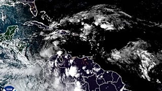 NOAA tarafından sağlanan bu uydu görüntüsü hava sistemlerini göstermekte, 3 Kasım 2024