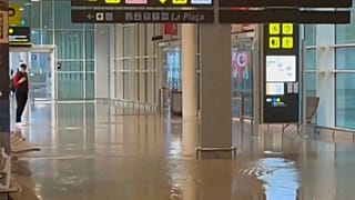 Áll a víz az El Prat repülőtéren