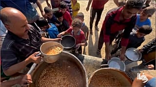 کودکان برای غذا صف کشیدند