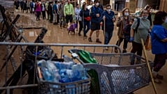 Ουρές πολιτών για είδη πρώτης ανάγκης