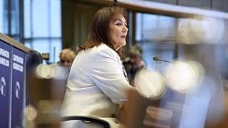 Dubravka Suica, da Croácia, nomeada para o cargo de Comissária Europeia para o Mediterrâneo, durante a audição no Parlamento Europeu.