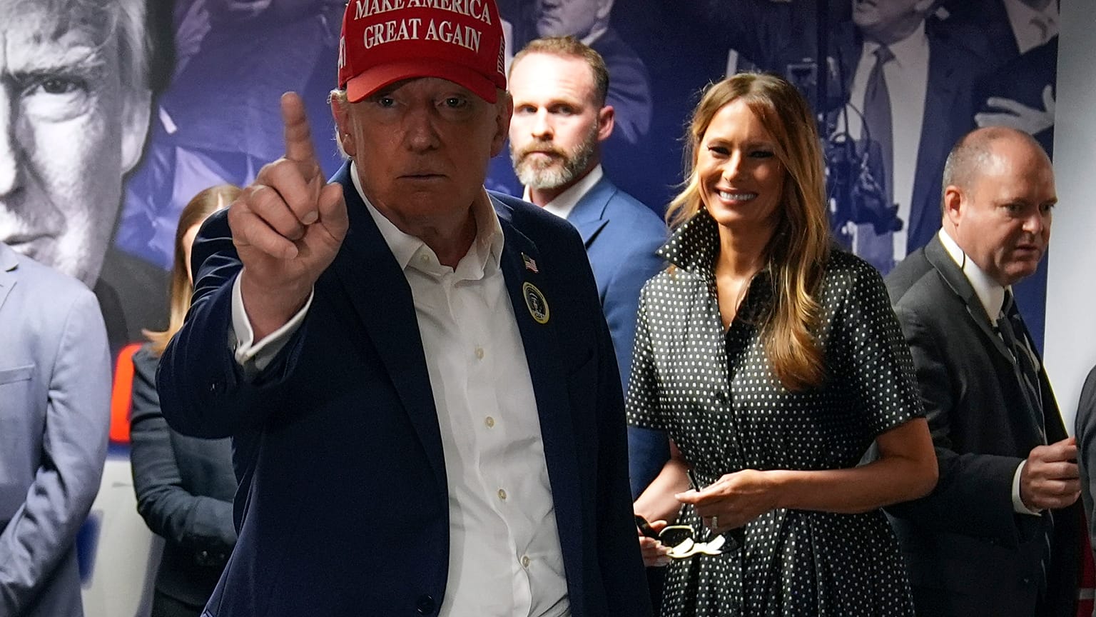 Donald Trump vota en Florida, junto a su mujer, Melania.