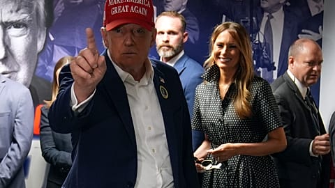 Donald Trump vota en Florida, junto a su mujer, Melania.
